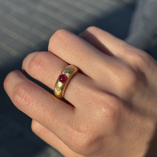 VICTORIAN TRILOGY RING